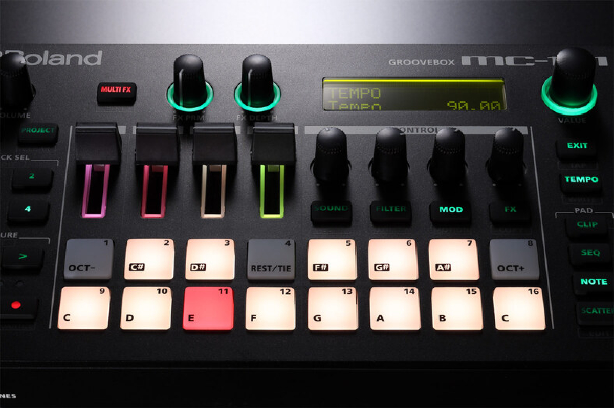 MIDI контролер ROLAND MC101 грув-бокс