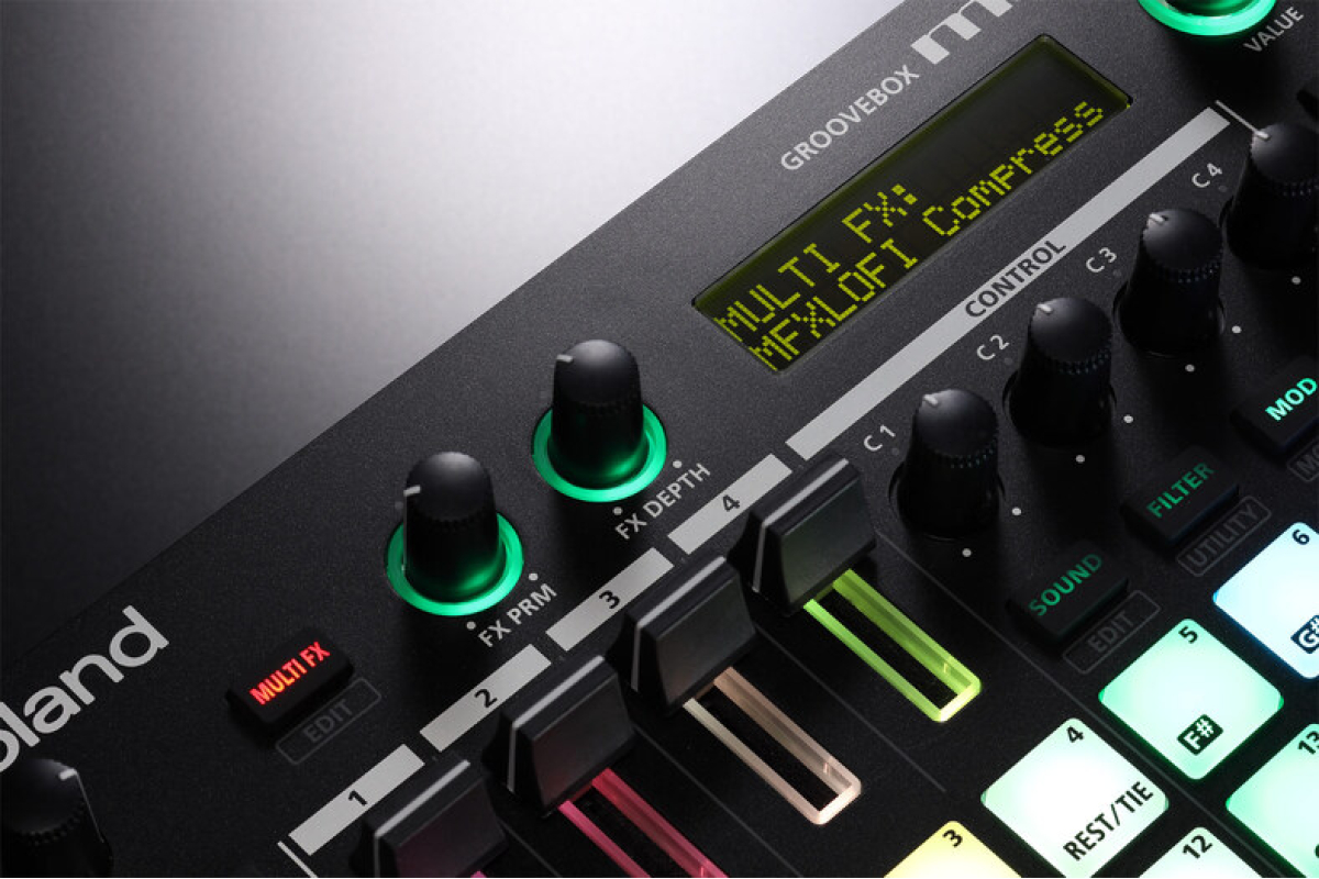 MIDI контролер ROLAND MC101 грув-бокс