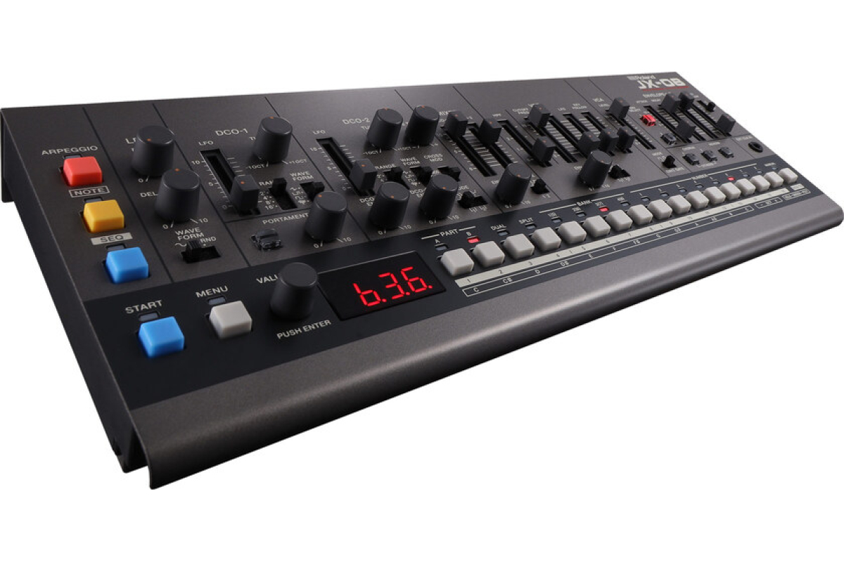 ROLAND JX-08 Синтезатор