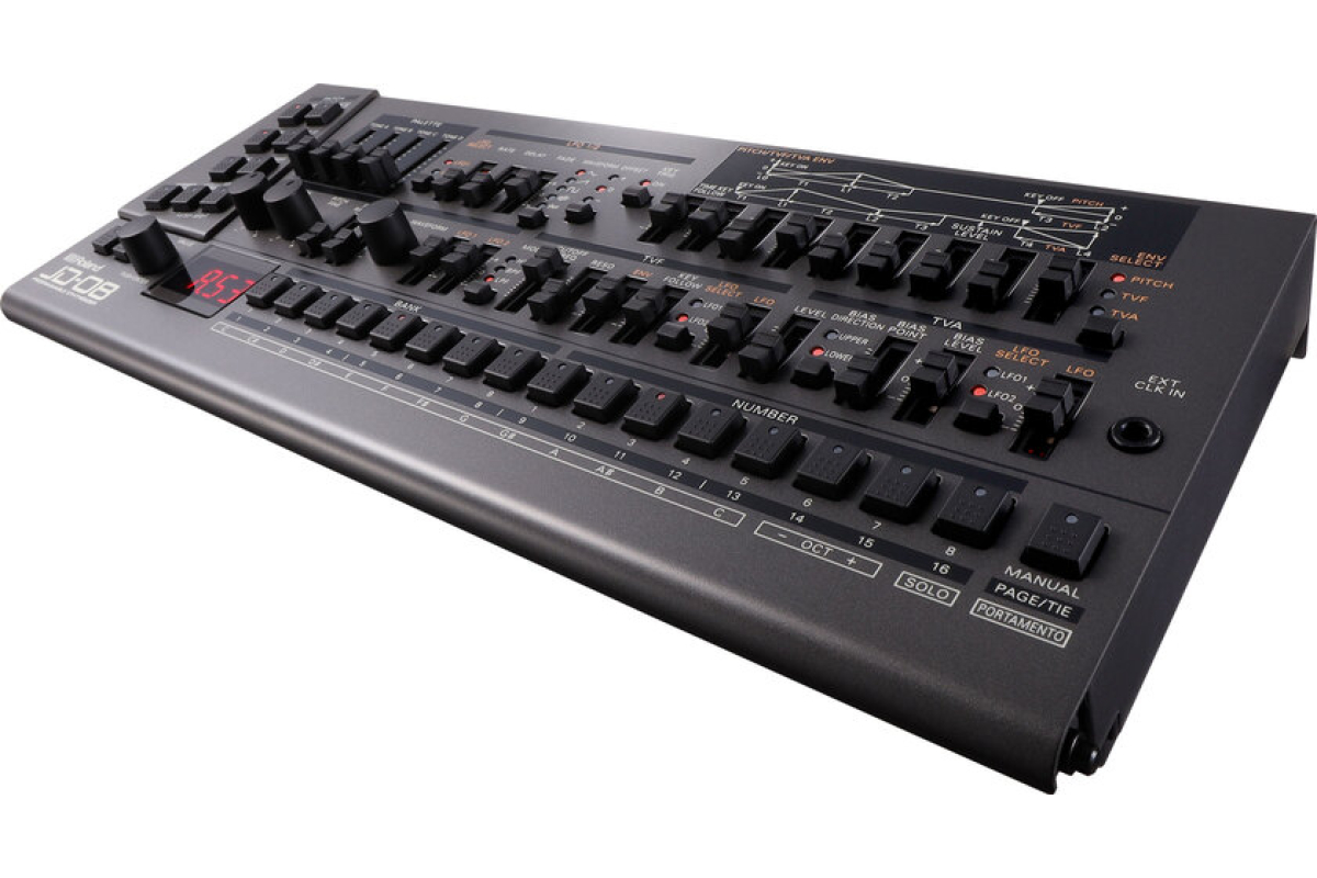 ROLAND JD-08 Синтезатор