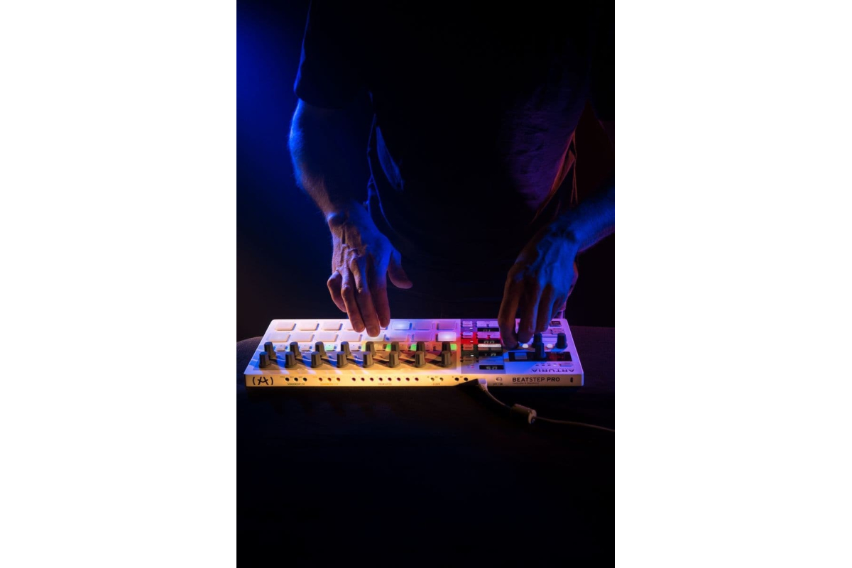 Arturia BeatStep Pro MIDI контроллер