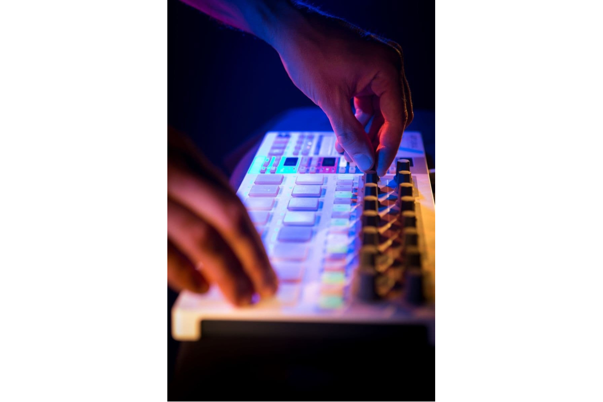 DJ機材 Arturia Beatstep pro Arturia BeatStep Pro MIDI контроллер