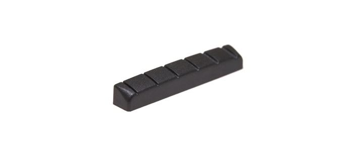 Порожек GRAPH TECH PT-6226-00