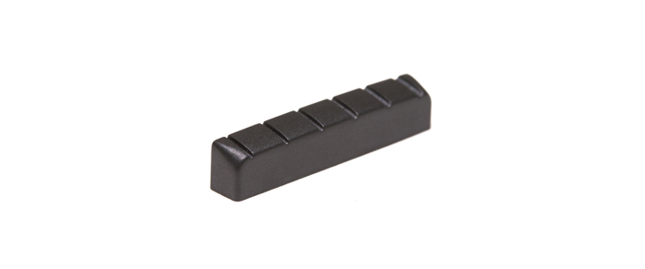 Порожек GRAPH TECH PT-6225-00