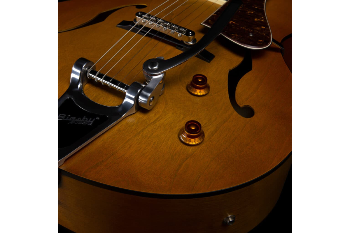 Гітара напівакустична Godin 5th Avenue Jumbo P-Rail Harvest Gold