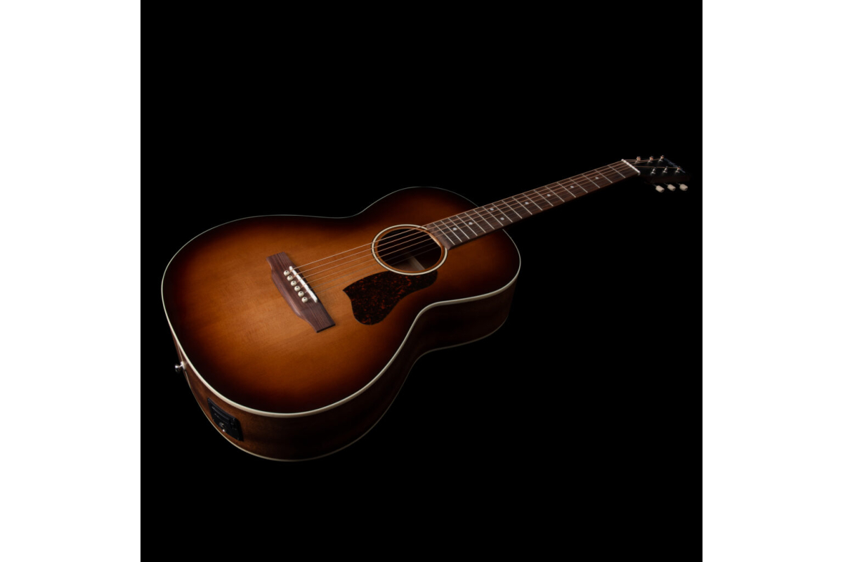 Art and Lutherie Roadhouse Light Burst GT EQ Гітара електроакустична