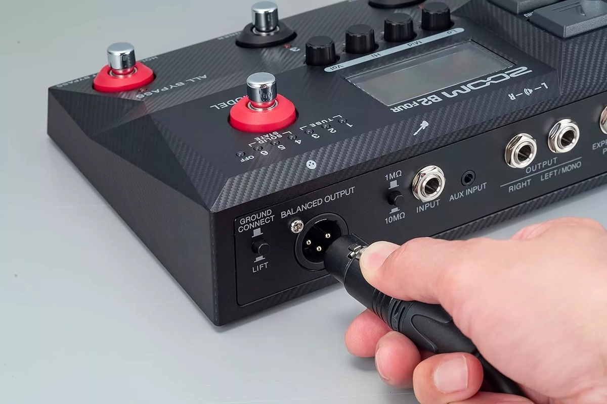 Процессор эффектов ZOOM B2 FOUR