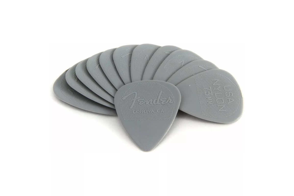 Набор медиаторов FENDER 351 SHAPE NYLON PICKS 12 PACK
