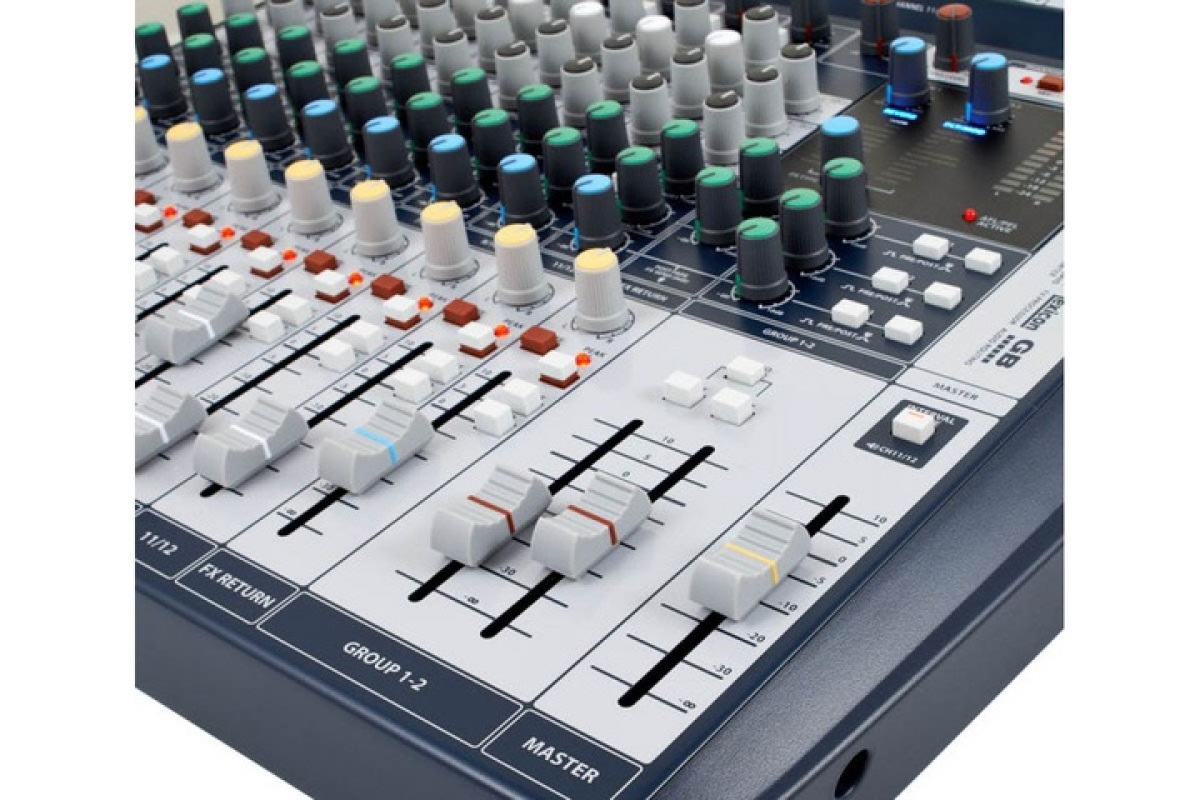 Микшерный пульт SOUNDCRAFT SIGNATURE 12