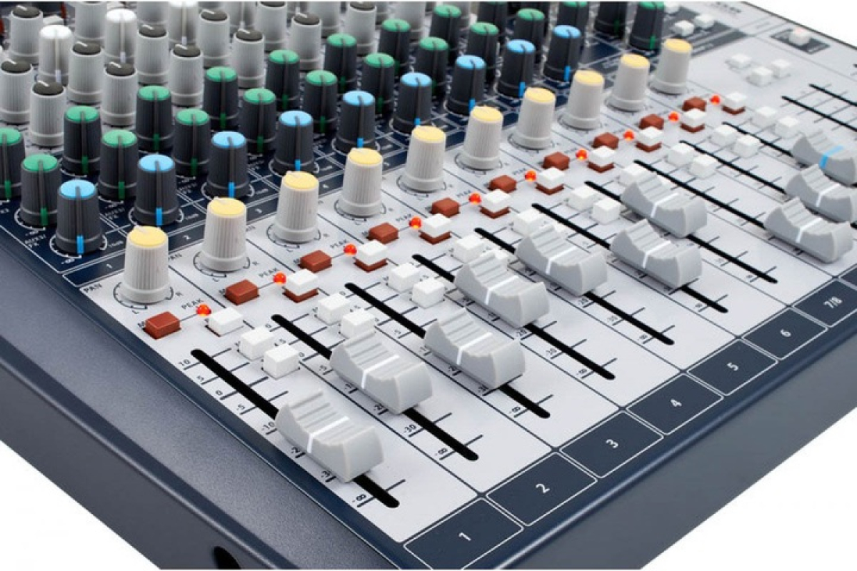 Микшерный пульт SOUNDCRAFT SIGNATURE 12