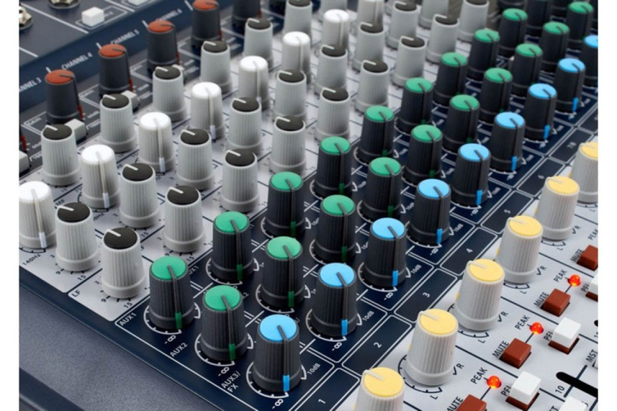 Микшерный пульт SOUNDCRAFT SIGNATURE 12