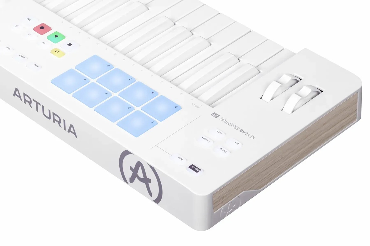 MIDI клавиатура ARTURIA KEYLAB ESSENTIAL 49 MK3 ALPINE WHITE PIGMENTS
