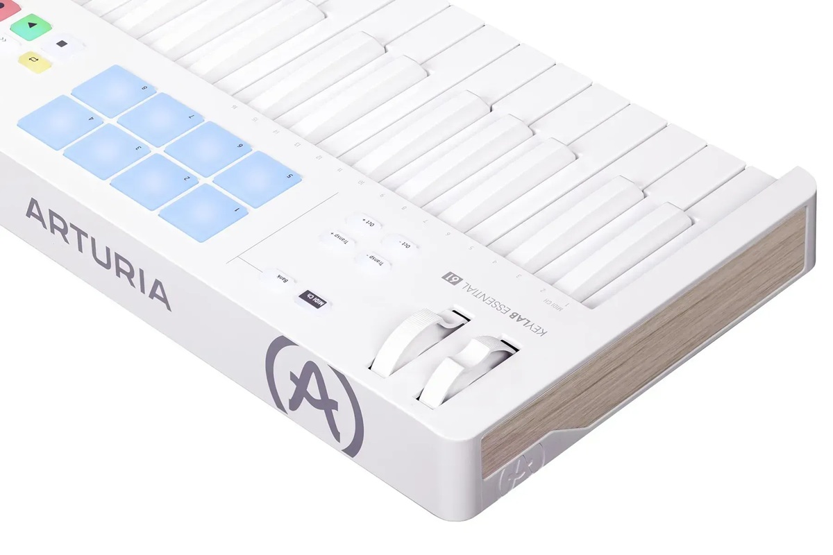 MIDI клавіатура ARTURIA KEYLAB ESSENTIAL 61 MK3 ALPINE WHITE PIGMENTS