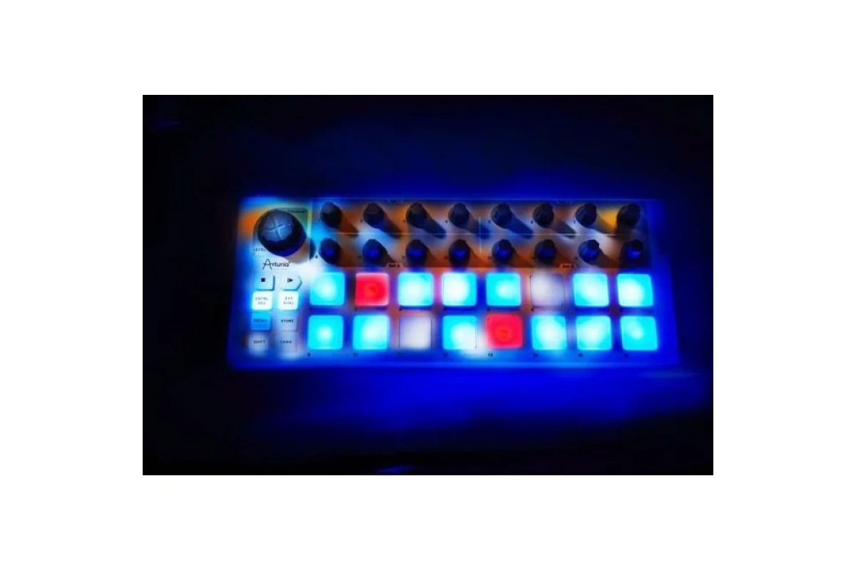 MIDI контроллер ARTURIA BEATSTEP