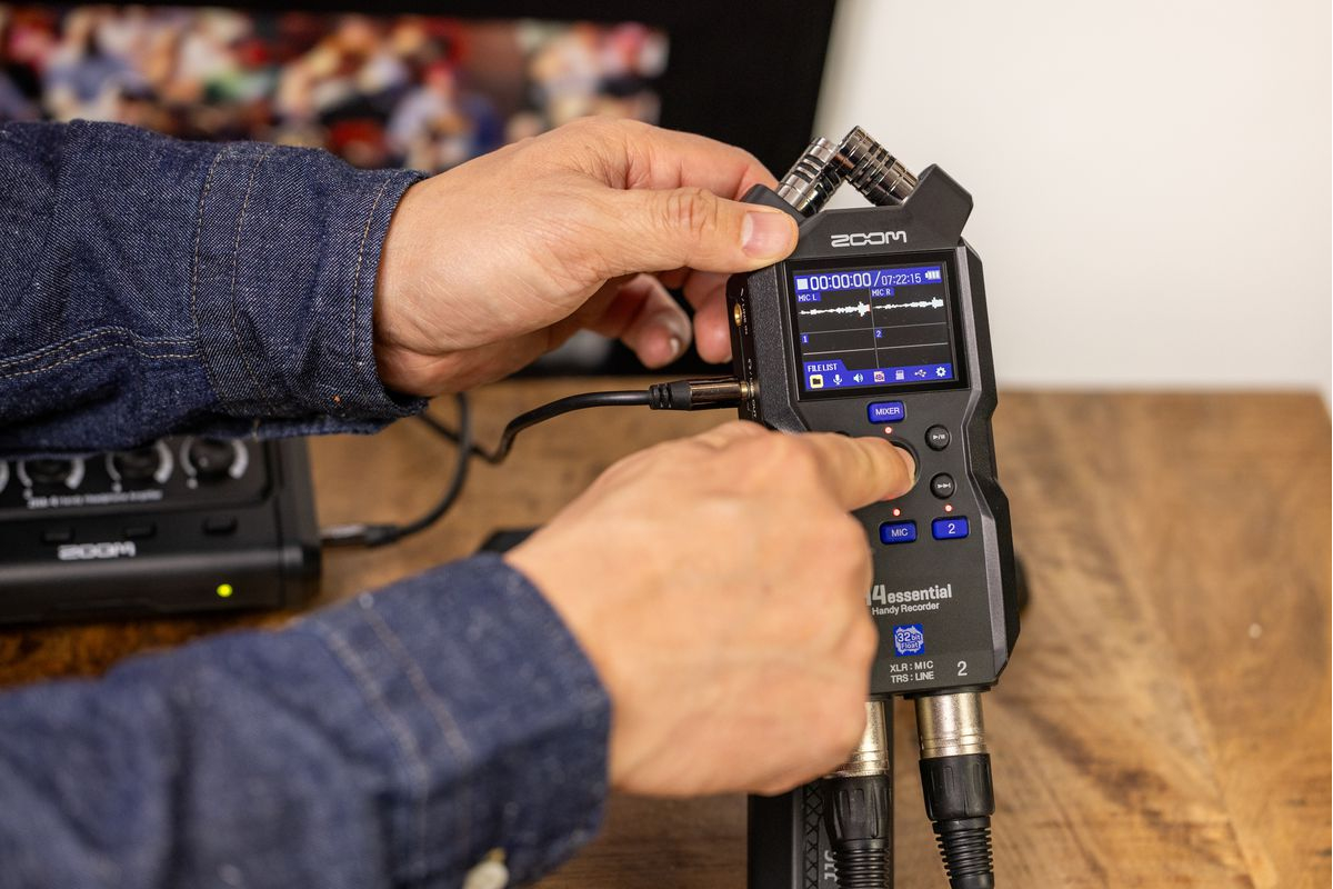 Рекордер ZOOM H4essential