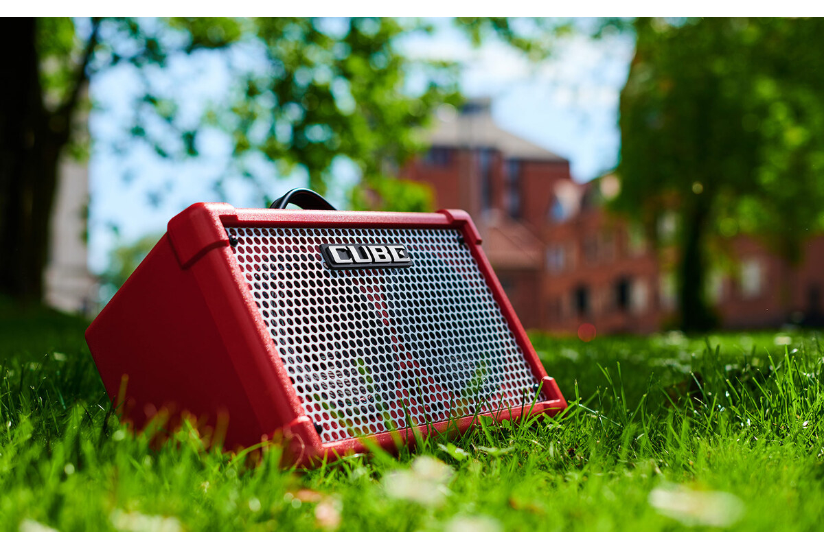 Гитарный комбоусилитель BOSS CUBE-ST2-R