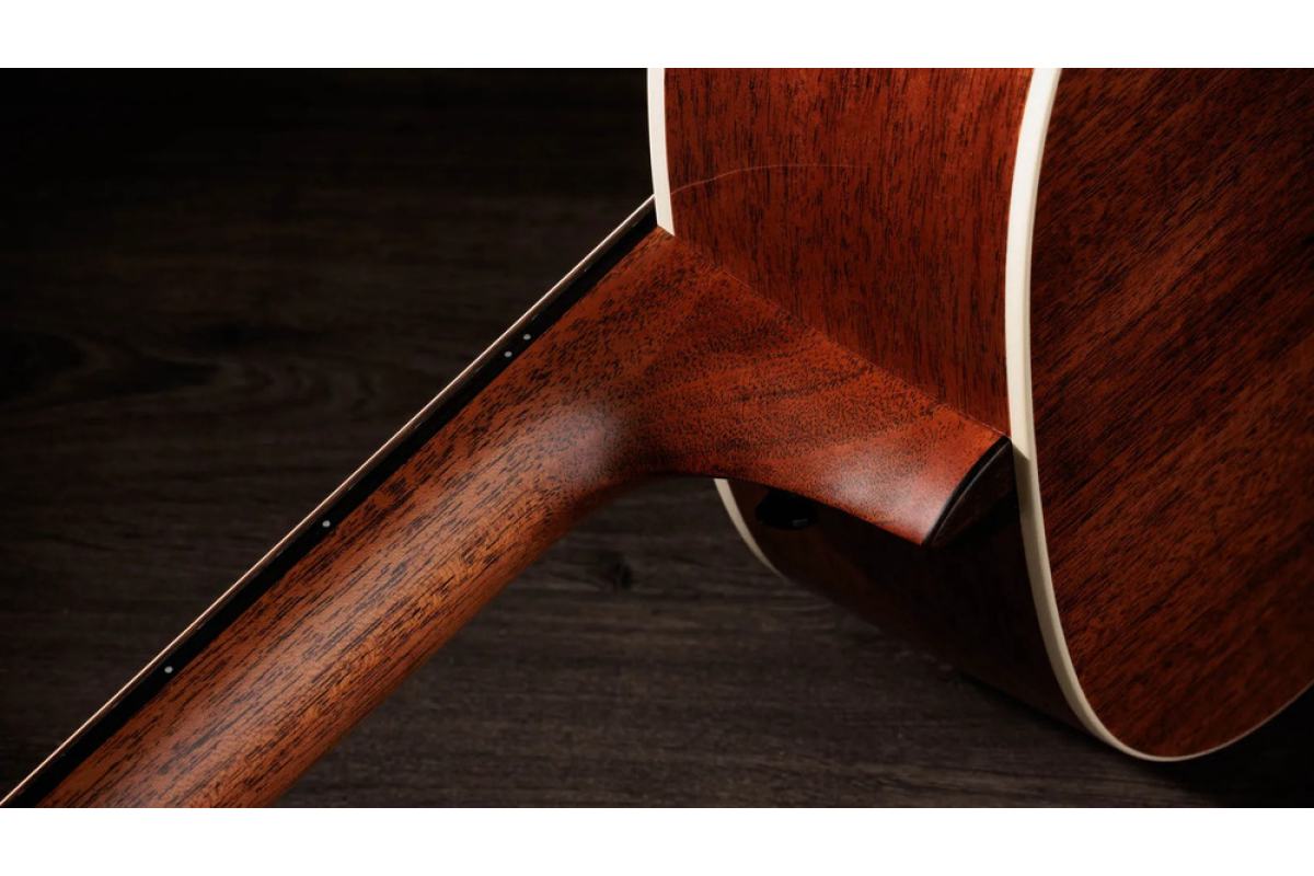 Гитара электроакустическая TAYLOR GUITARS Gold Label 517e Blacktop
