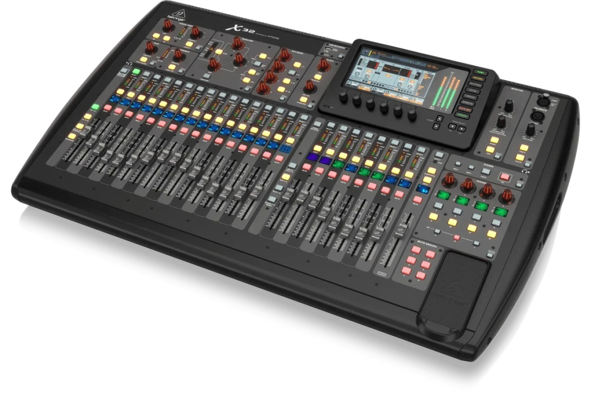 Мікшерний пульт BEHRINGER X32