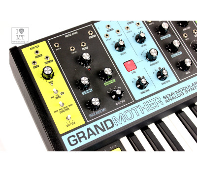 Купити MOOG GRANDMOTHER Синтезатор аналоговий онлайн