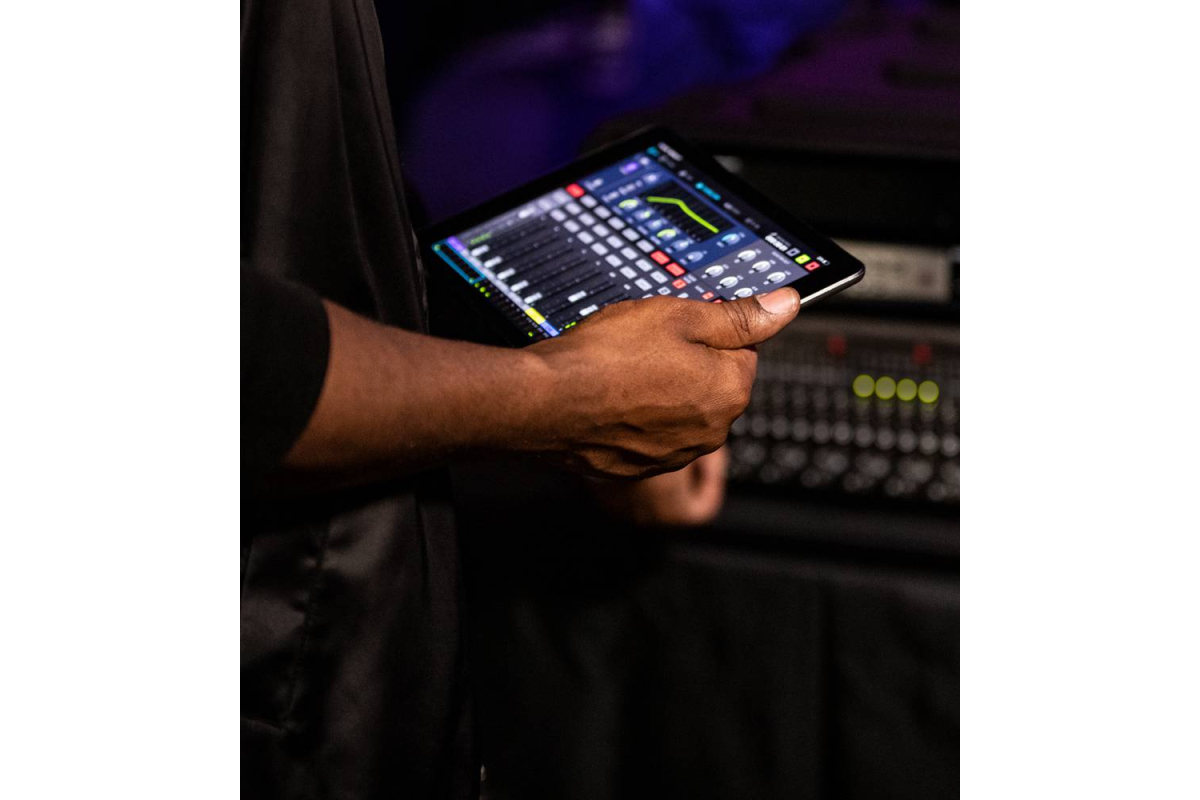ZOOM LiveTrak L-20R Микшерный пульт