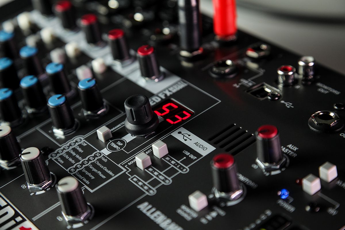 Allen Heath ZEDi-10FX Микшерный пульт