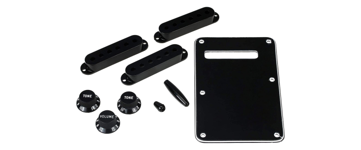 Набор аксессуаров для электрогитары FENDER STRATOCASTER ACCESSORY KITS BLACK