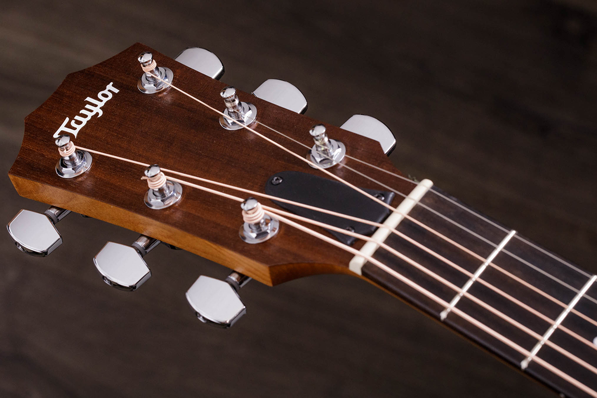 TAYLOR GUITARS ACADEMY 20E Гітара електроакустична