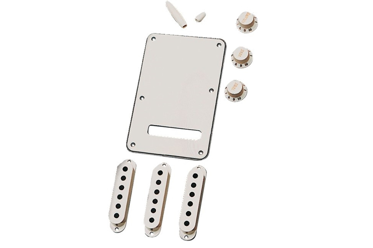 Набор аксессуаров для электрогитары FENDER STRATOCASTER ACCESSORY KITS