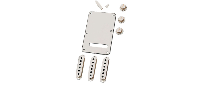 Набор аксессуаров для электрогитары FENDER STRATOCASTER ACCESSORY KITS