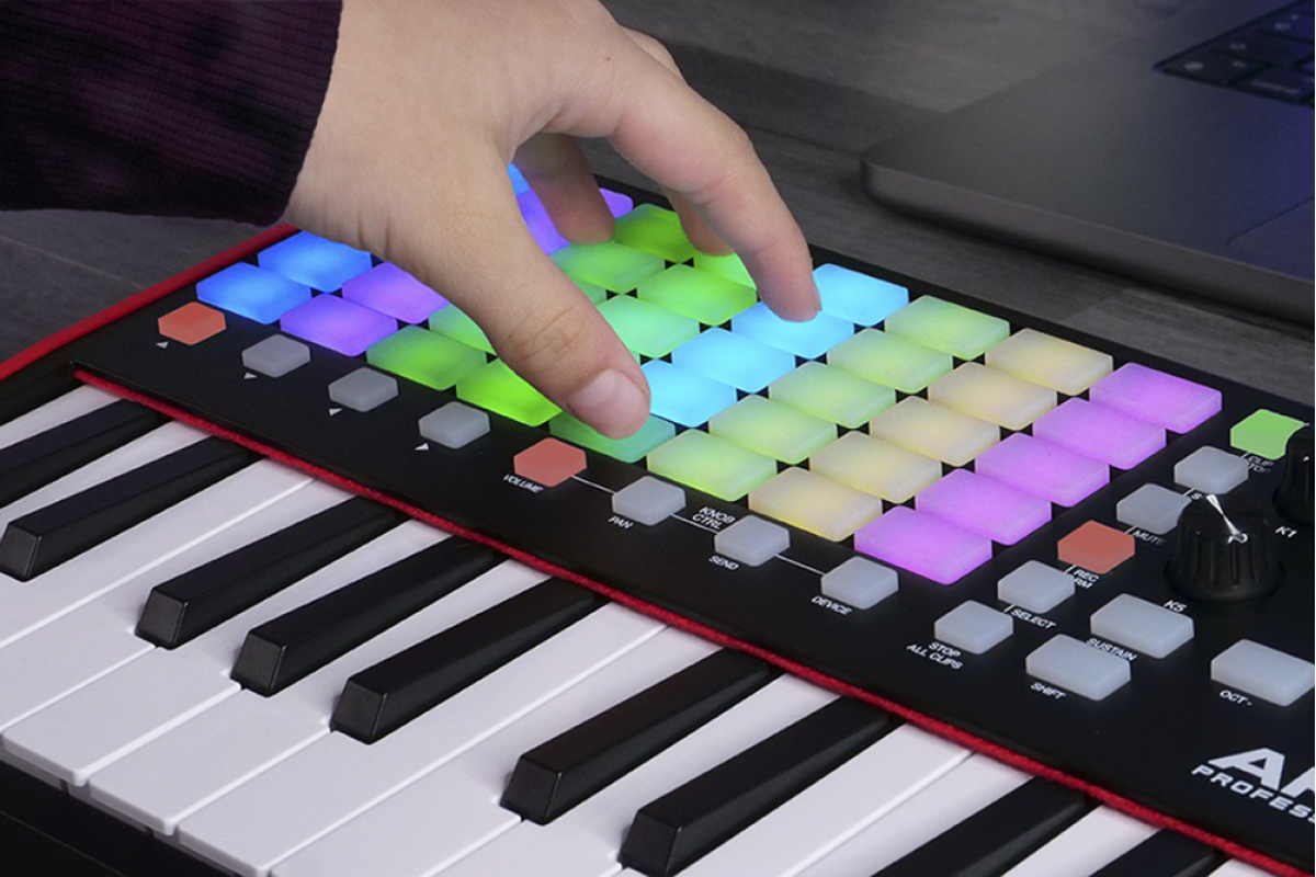 MIDI клавіатура AKAI APC Key 25 II