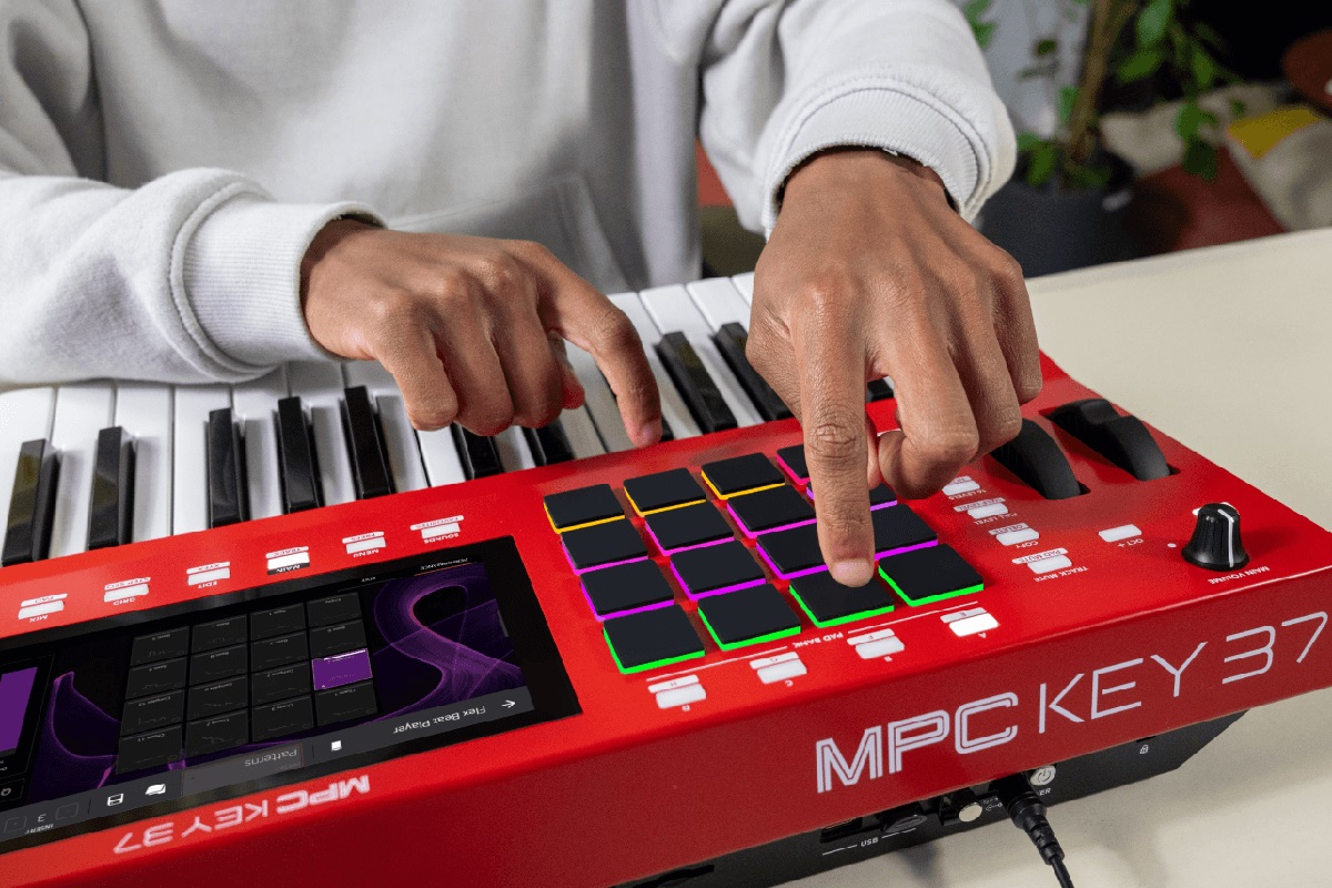 MIDI клавіатура AKAI MPC KEY 37
