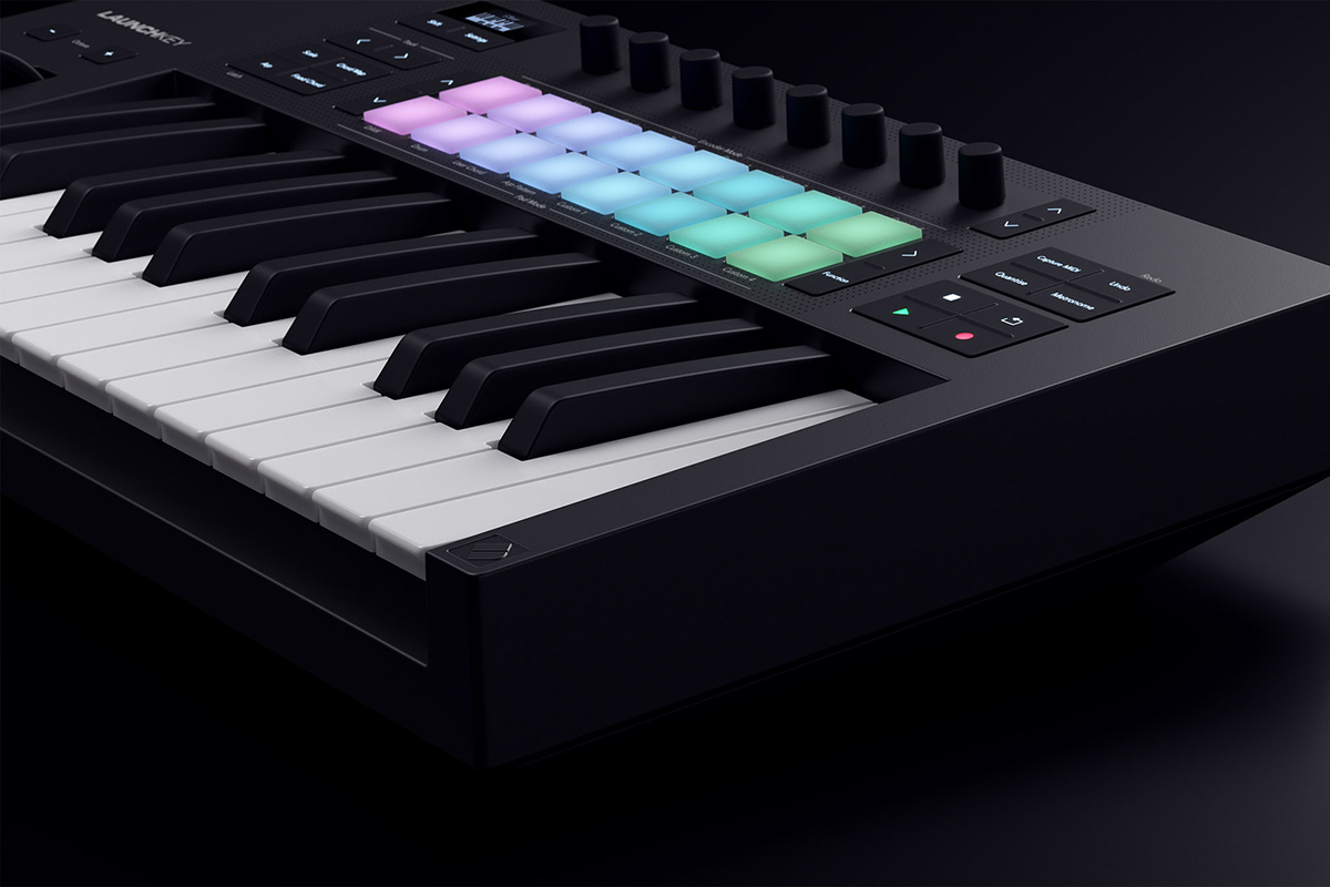 MIDI клавиатура NOVATION Launchkey 25 MK4