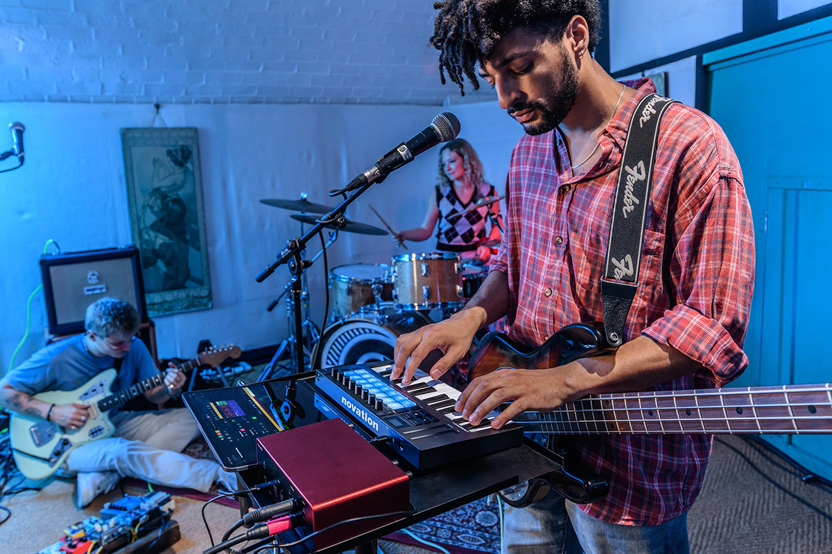 MIDI клавиатура NOVATION Launchkey Mini 25 MK4