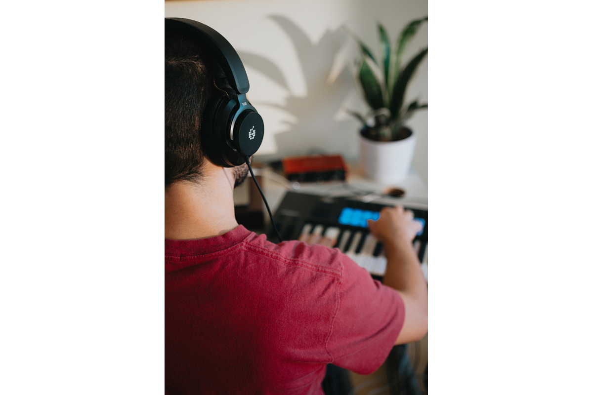 Наушники ADAM AUDIO H200