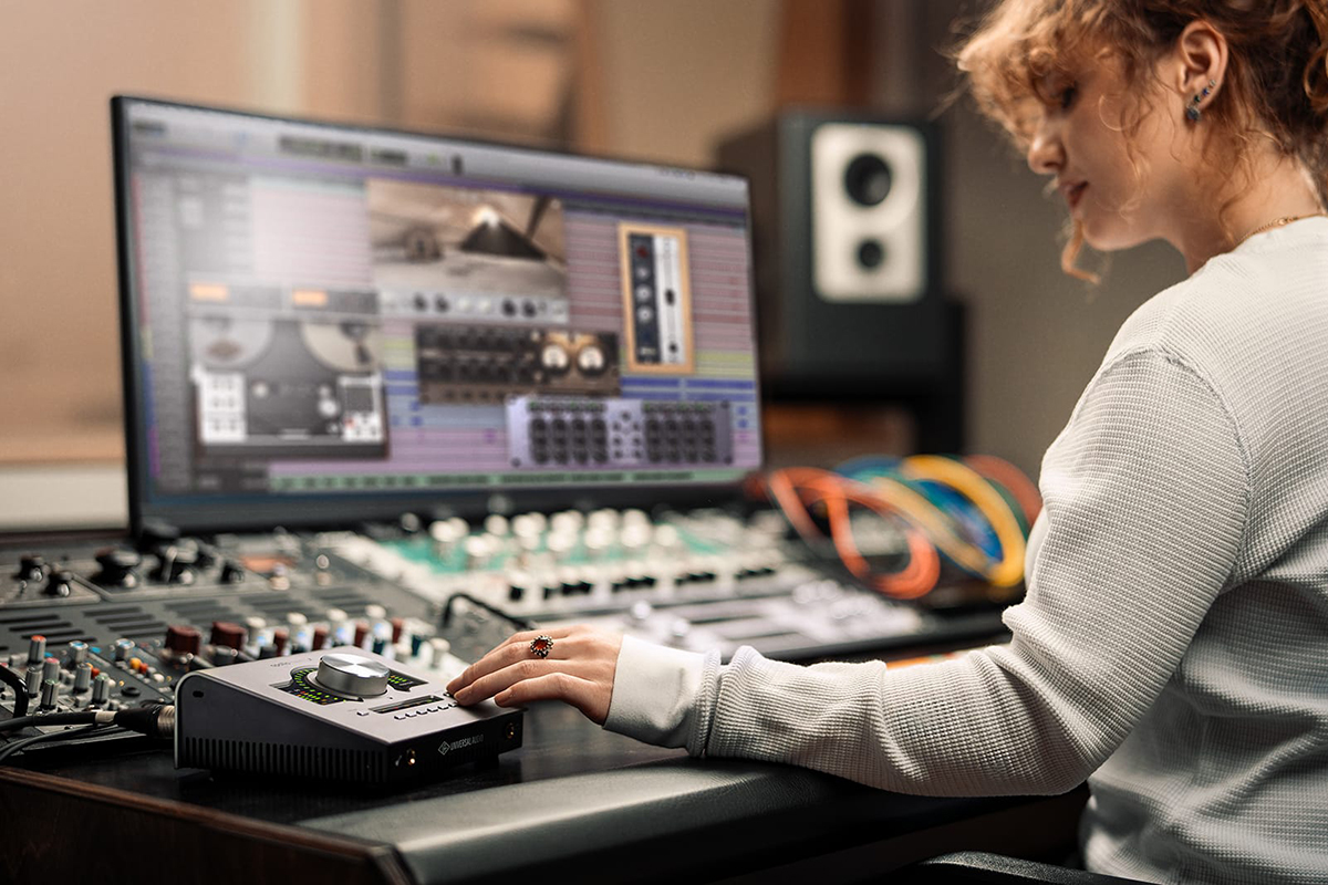 Аудиоинтерфейс UNIVERSAL AUDIO Apollo Twin X Quad Gen 2 Essentials+