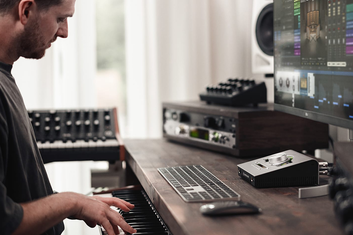 Аудиоинтерфейс UNIVERSAL AUDIO Apollo Twin X Quad Gen 2 Essentials+