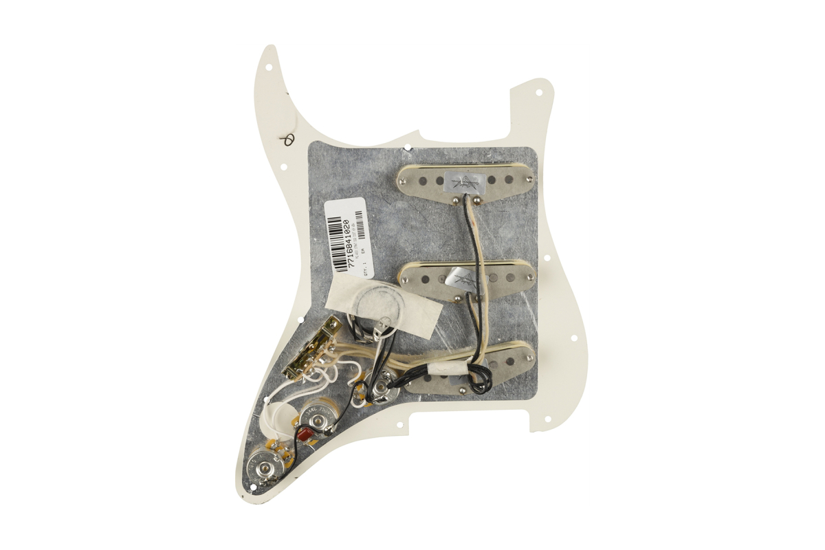 Пикгард со звукоснимателями FENDER PRE-WIRED STRAT PICKGUARD CUSTOM '69 SSS