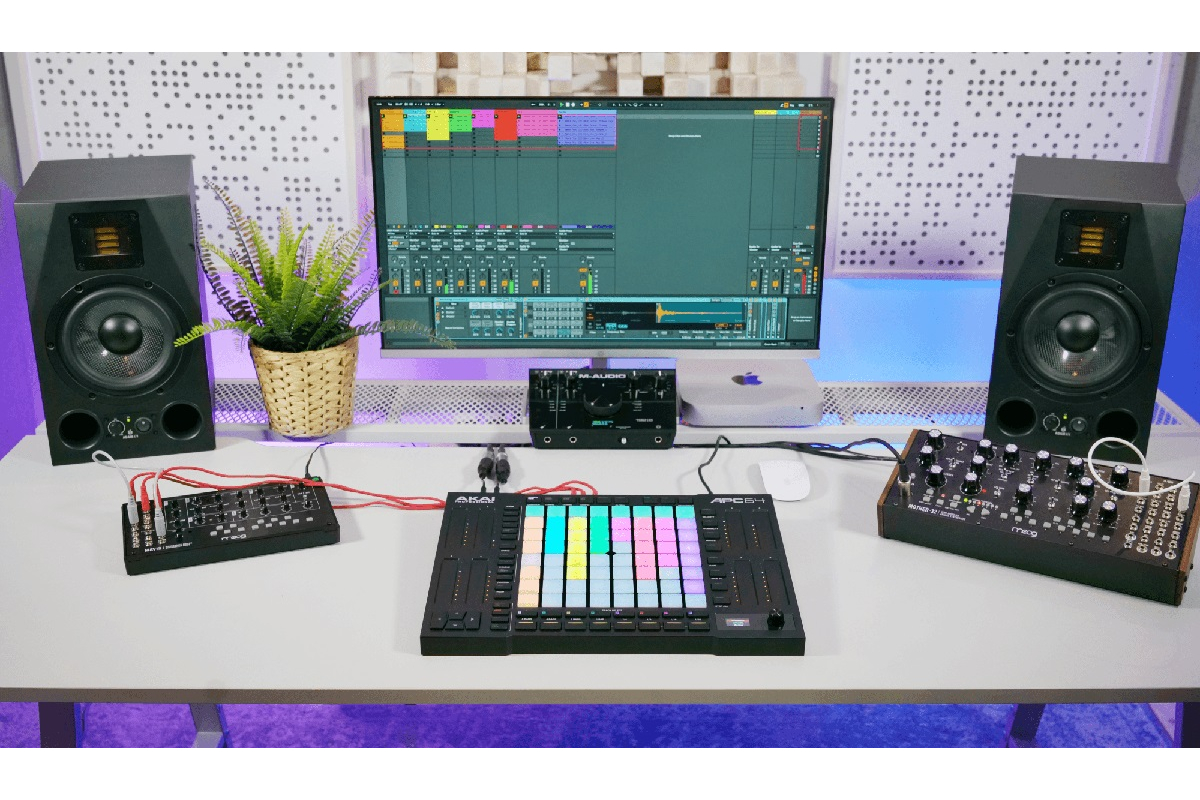 MIDI контроллер AKAI APC 64