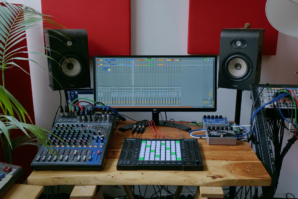 MIDI контроллер AKAI APC 64
