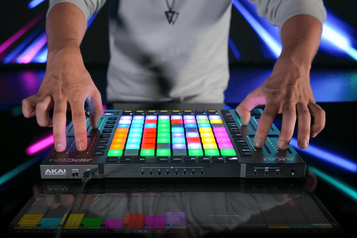 MIDI контроллер AKAI APC 64