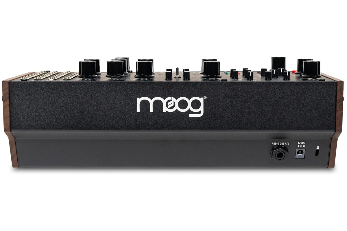 Синтезатор MOOG LABYRINTH