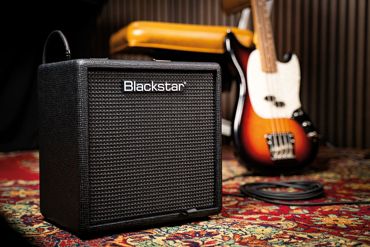 Гітарний комбопідсилювач BLACKSTAR DEBUT BASS 15