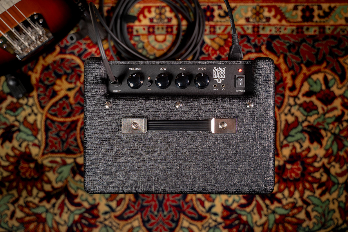 Гітарний комбопідсилювач BLACKSTAR DEBUT BASS 15