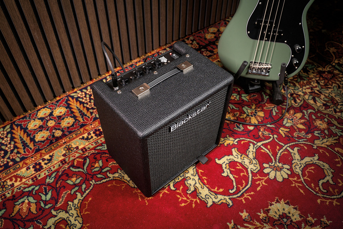 Гітарний комбопідсилювач BLACKSTAR DEBUT BASS 15