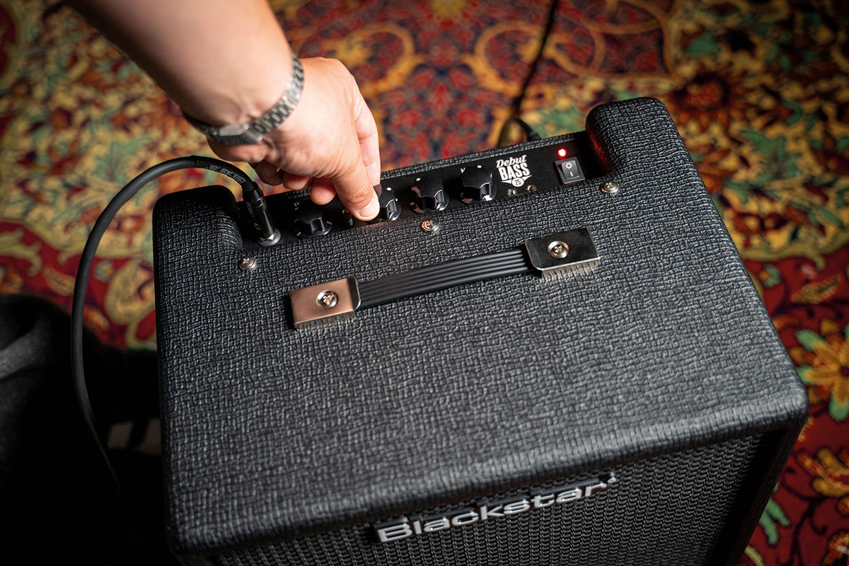 Гітарний комбопідсилювач BLACKSTAR DEBUT BASS 25