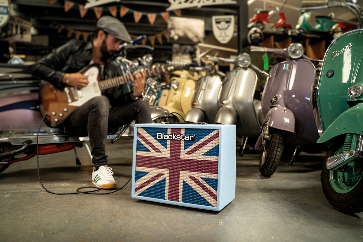 Гітарний комбопідсилювач BLACKSTAR DEBUT 50R BABY BLUE UNION FLAG