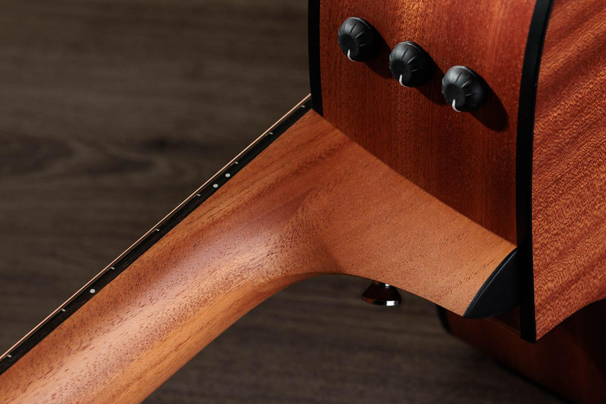 Гитара электроакустическая TAYLOR GUITARS 210CE