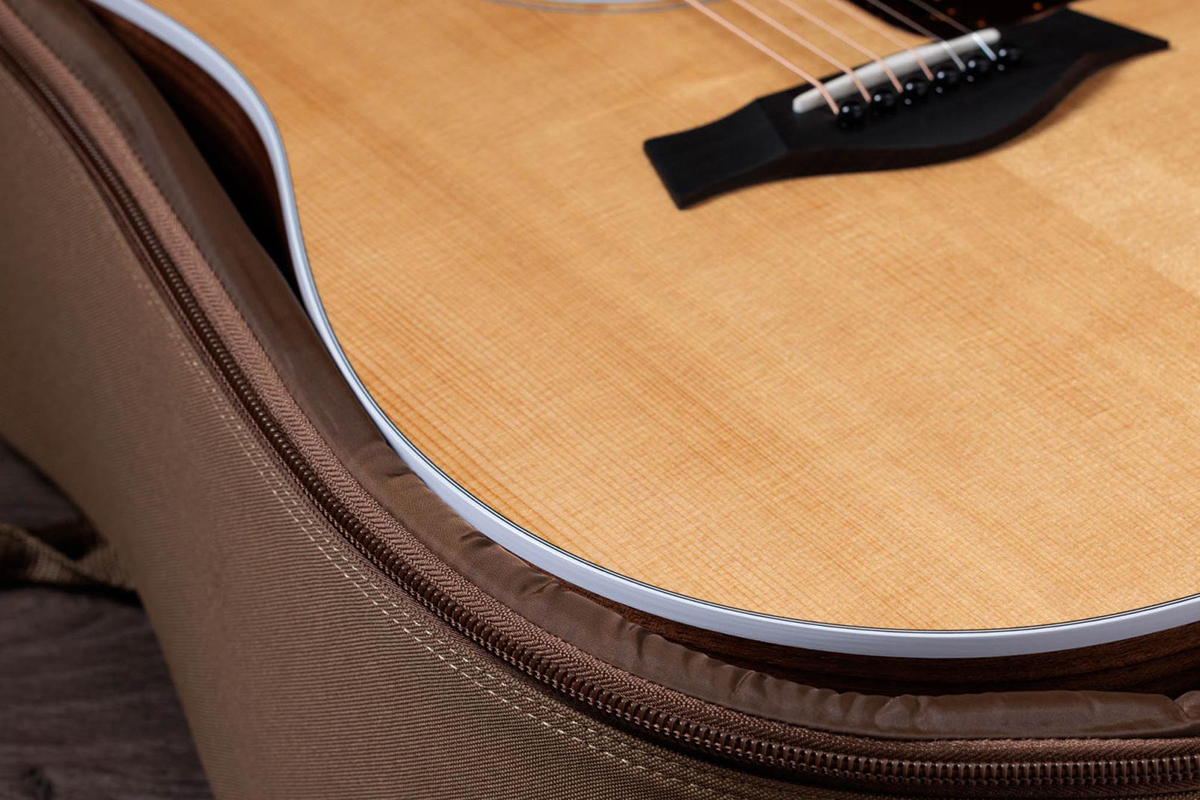 Гитара электроакустическая TAYLOR GUITARS 210CE