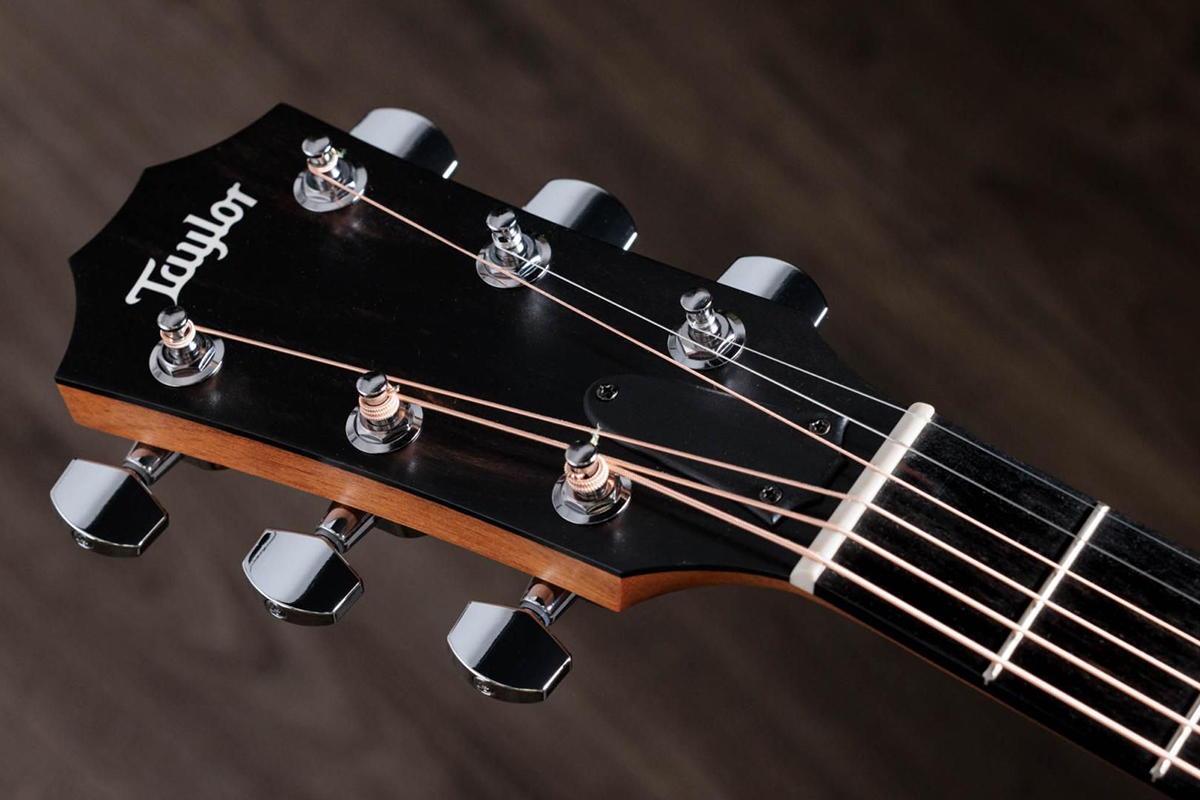 Гитара электроакустическая TAYLOR GUITARS 210CE