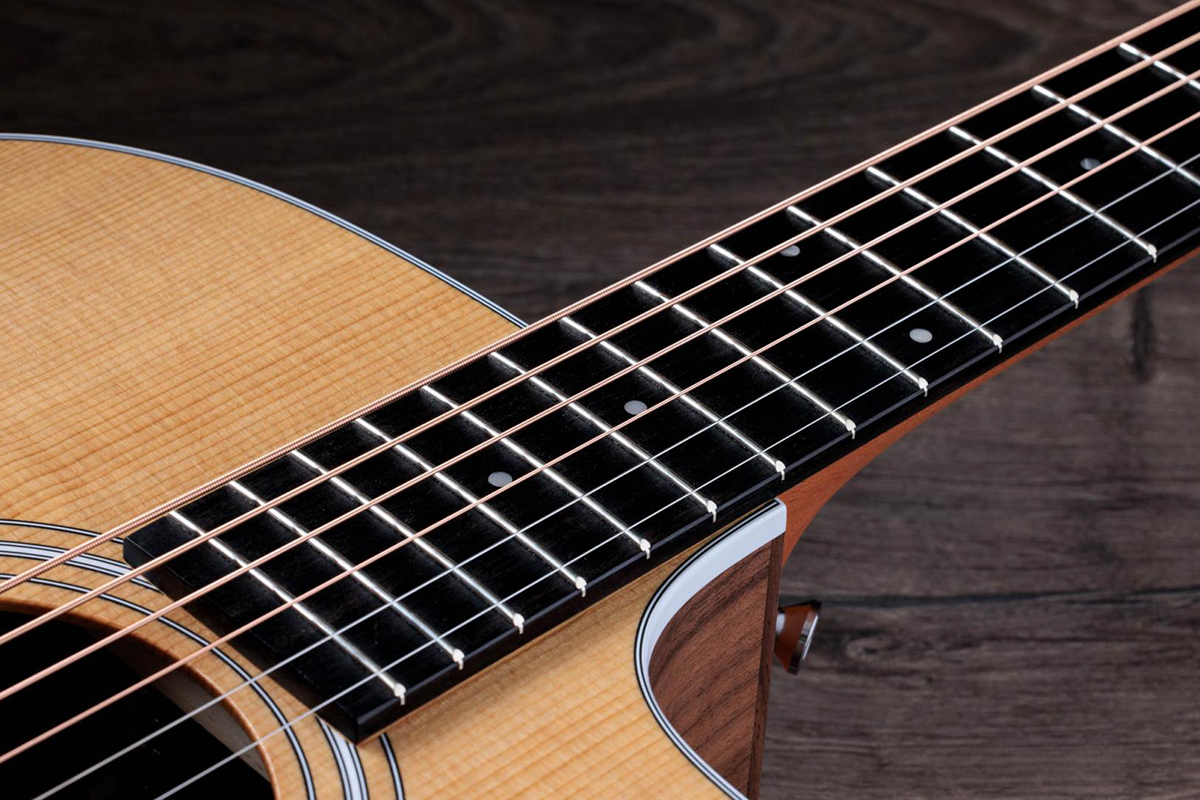 Гитара электроакустическая TAYLOR GUITARS 210CE